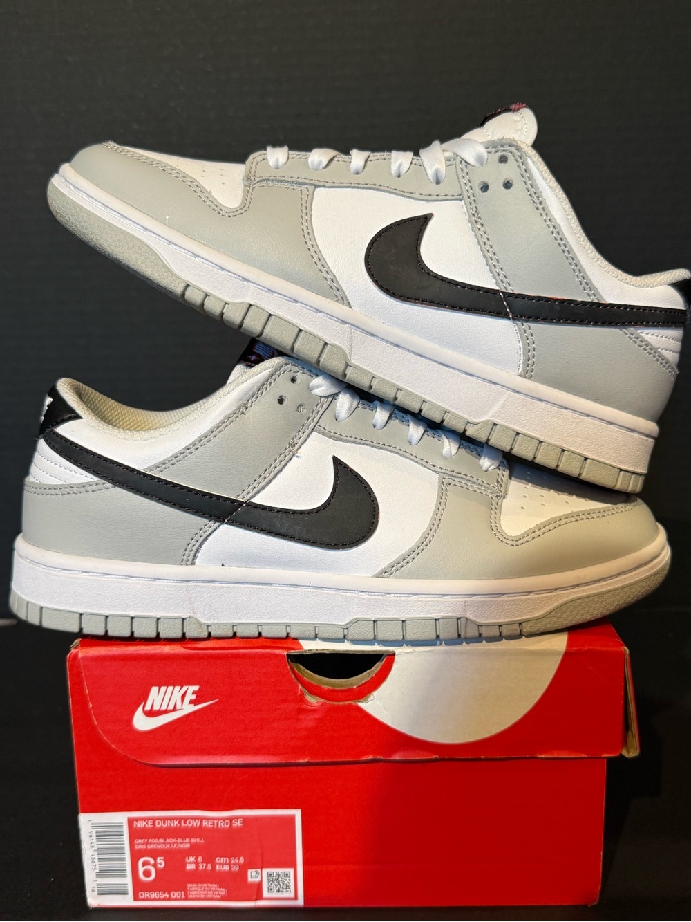 Nike Men’s Dunk Lottery size 6.5M/8W Low Retro SE - White/Light Grey/Black